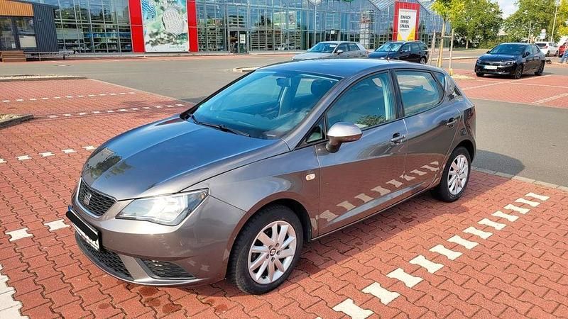 Grau Gebraucht 2015 Seat Ibiza Sun Limousine | 4.900 € (Guter Preis) - Bild 1/4
