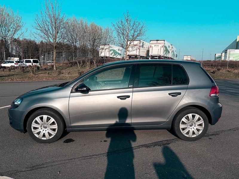 Gebraucht VW Golf VI 105 PS (77 kW) 2012 Grau Kleinwagen