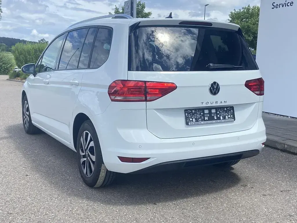 Gebraucht VW Touran Active 150 PS (110 kW) 2023 Pure white Van / Kleinbus