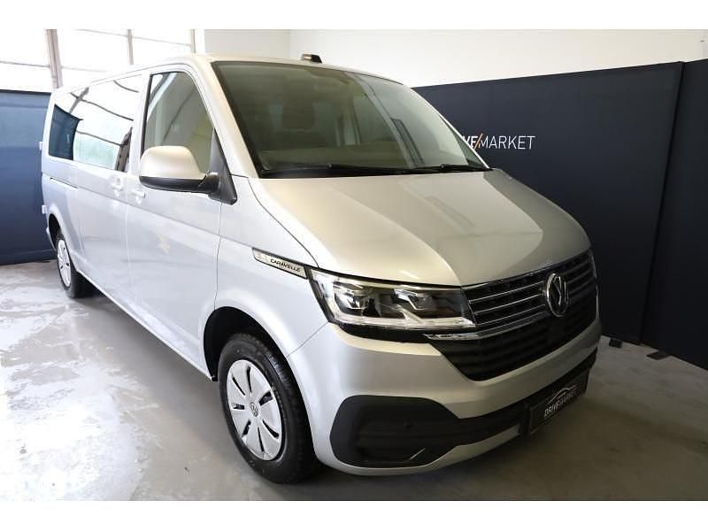 Gebraucht VW Caravelle Comfortline 150 PS (110 kW) 2024 Silber Van / Kleinbus