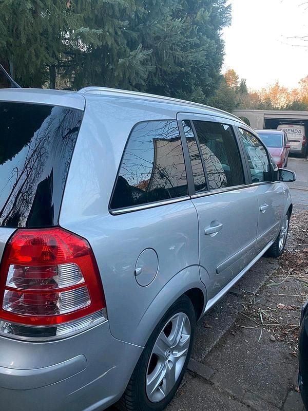 Gebraucht Opel Zafira 125 PS (91 kW) 2009 Silber Van / Kleinbus