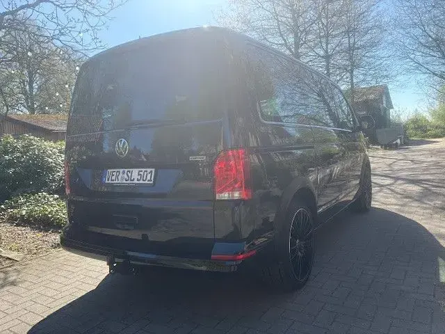 Gebraucht VW Multivan 204 PS (150 kW) 2023 Schwarz Van / Kleinbus