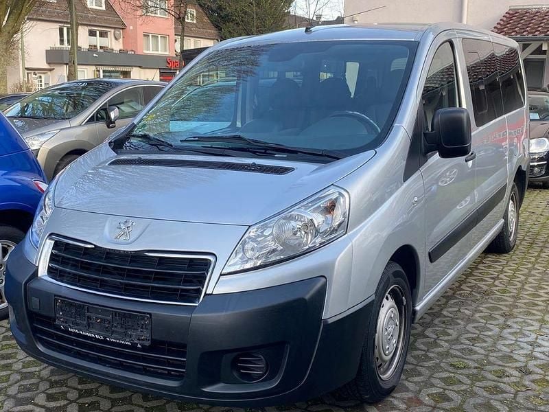 Gebraucht Peugeot TePee Access 128 PS (94 kW) 2013 Silber Van / Kleinbus