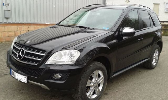 Gebraucht Mercedes ML350 305 PS (224 kW) 2009 Schwarz metallic SUV