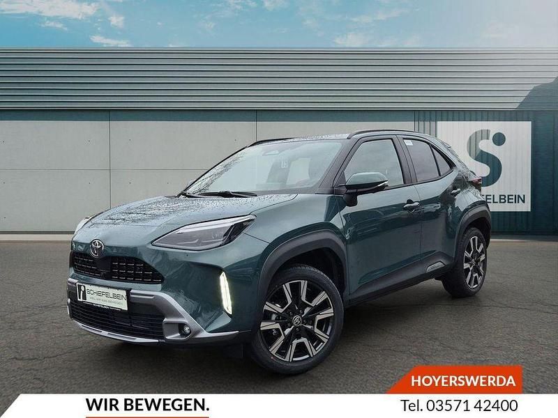 Grün Neu 2025 Toyota Yaris Cross Style SUV | 34.480 € (Teuer) - Bild 1/4