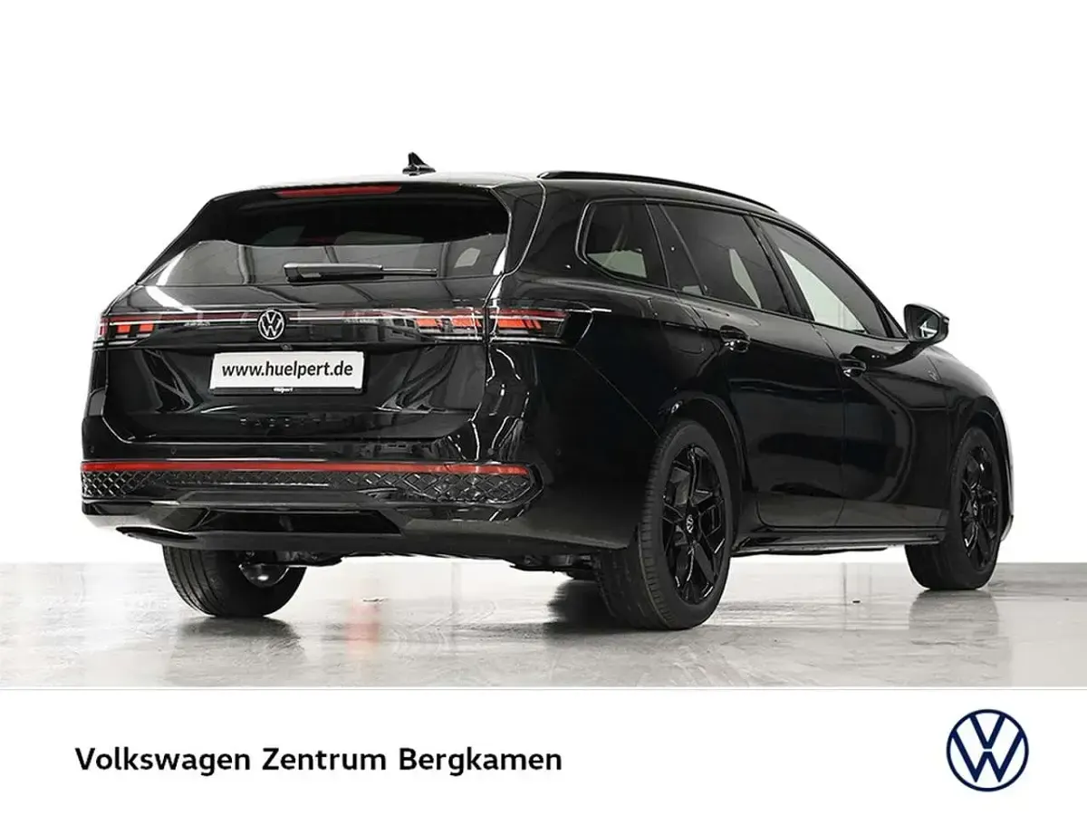 Neu VW Passat R-line 150 PS (110 kW) 2025 Grenadillschwarz metallic Kombi