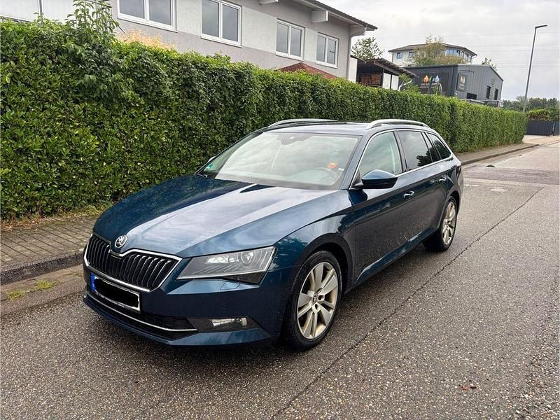 Blau Gebraucht 2019 Skoda Superb Style Kombi | 13.900 € (Fairer Preis) - Bild 1/4