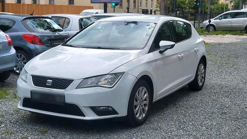 Weiß Gebraucht 2013 Seat Leon Limousine | 4.900 € (Guter Preis) - Bild 1/4