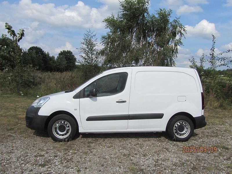 Weiß Gebraucht 2017 Citroën Berlingo Van / Kleinbus | 4.999 € (Superpreis) - Bild 1/4