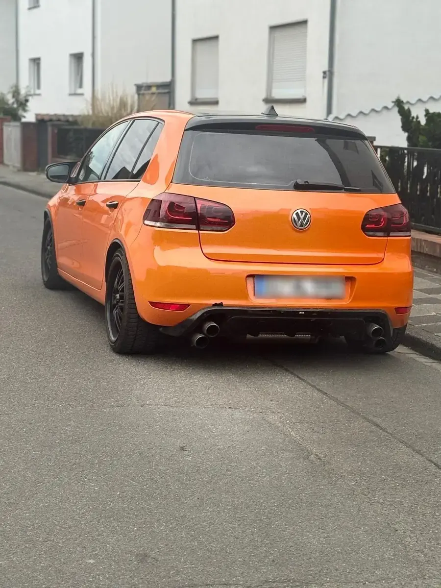 Usata VW Golf VI 105 CV (77 kW) 2011 Arancione Utilitaria