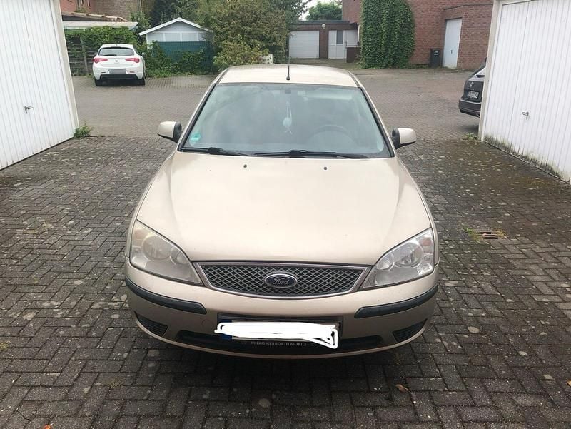 Gebraucht Ford Mondeo 110 PS (80 kW) 2005 Gold Limousine