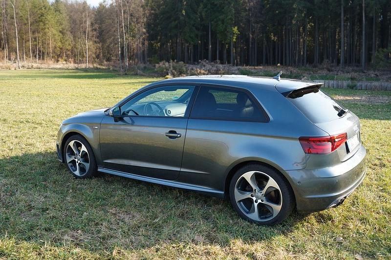 Gebraucht Audi A3 S-Line 150 PS (110 kW) 2015 Grau Limousine