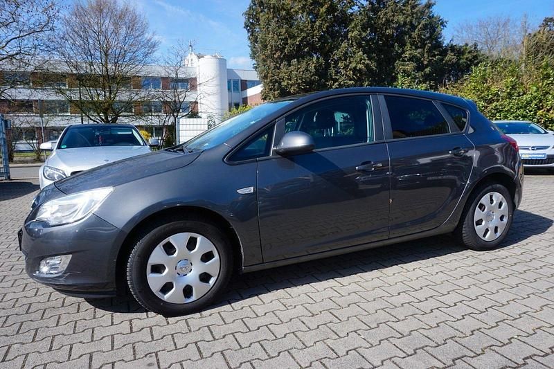 Gebraucht Opel Astra Design Edition 116 PS (85 kW) 2011 Grau Limousine