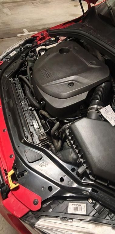 Gebraucht Volvo XC60 R-Design 150 PS (110 kW) 2017 Rot SUV