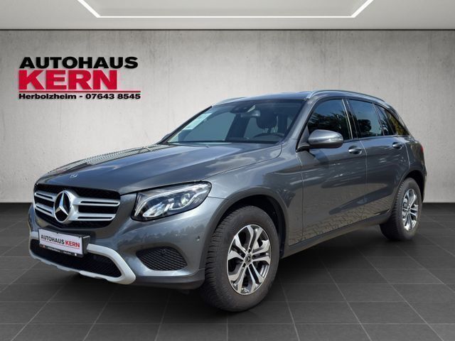 Grau Gebraucht 2018 Mercedes GLC250 SUV | 26.980 € (Guter Preis) - Bild 1/4
