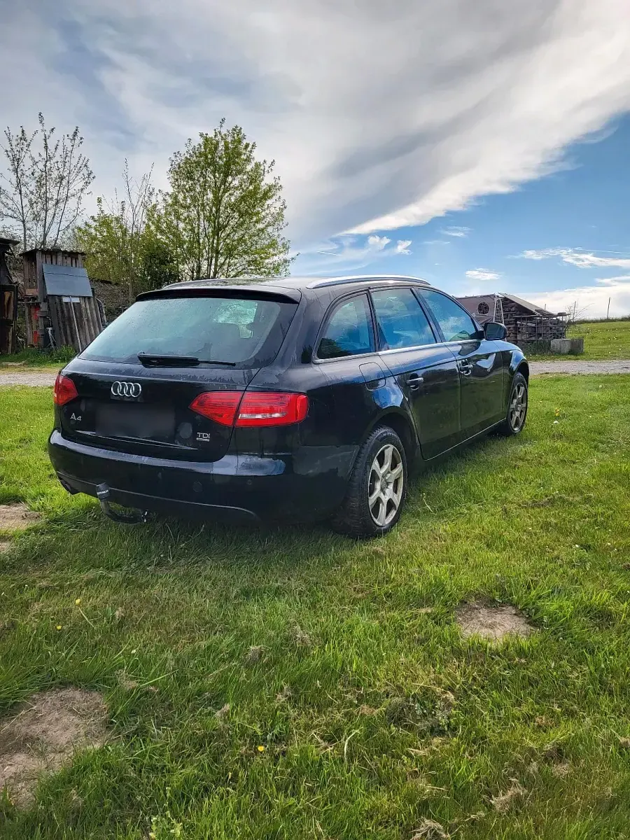 Second-hand Audi A4 140 CP (102 kW) 2011 Negru Break