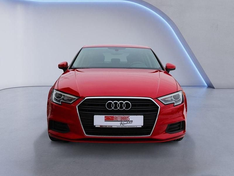 Gebraucht Audi A3 Sport 116 PS (85 kW) 2017 Rot Limousine