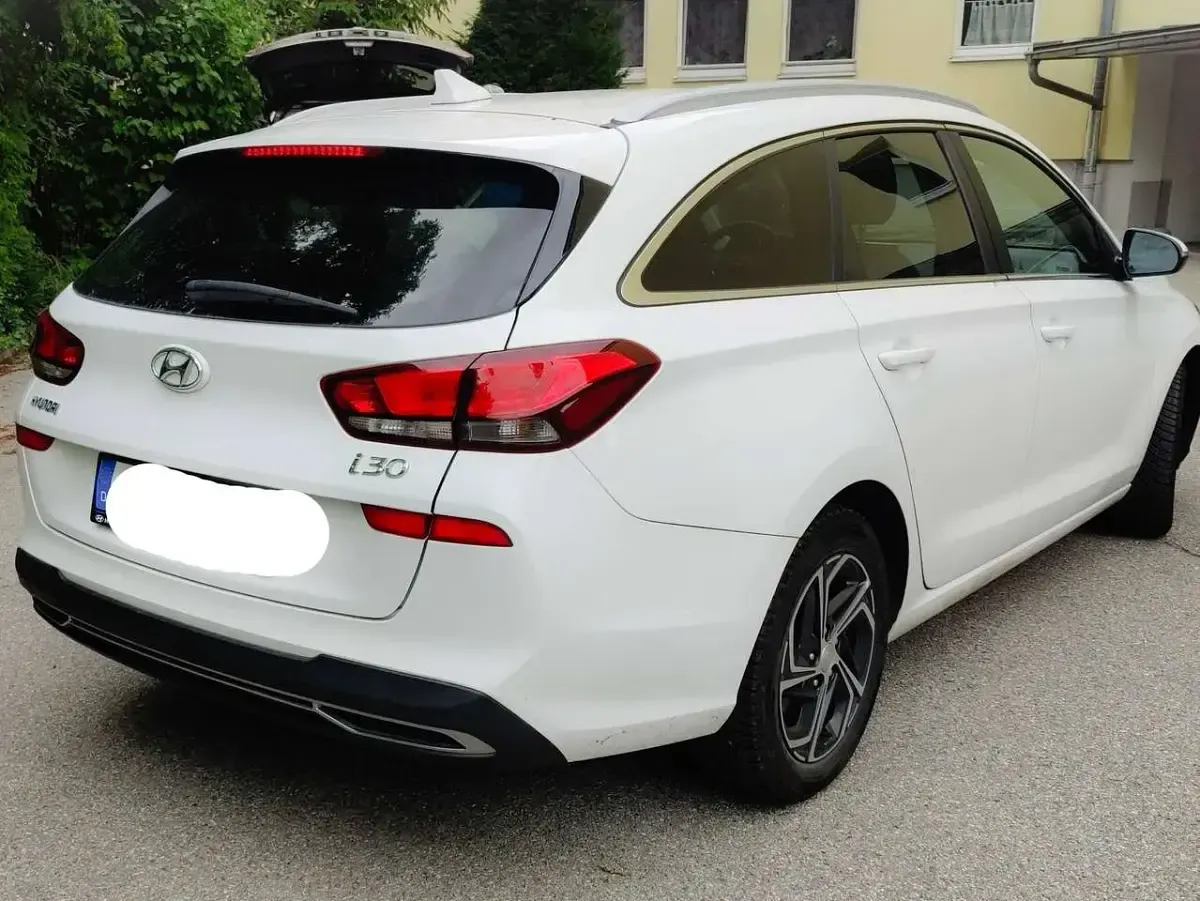 Gebraucht Hyundai i30 Trend 120 PS (88 kW) 2022 Weiß Kombi