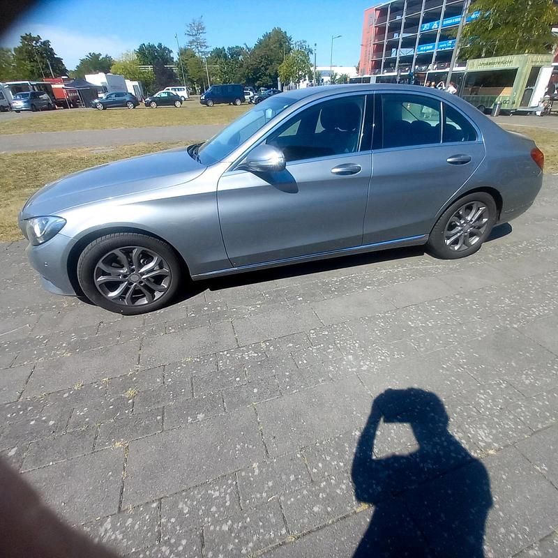 Silber Gebraucht 2015 Mercedes C180 Limousine | 16.850 € (Fairer Preis) - Bild 1/4