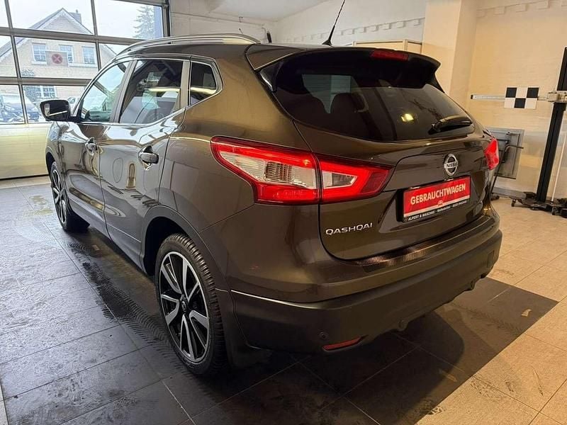Gebraucht Nissan Qashqai N-Connecta 131 PS (96 kW) 2015 Braun SUV