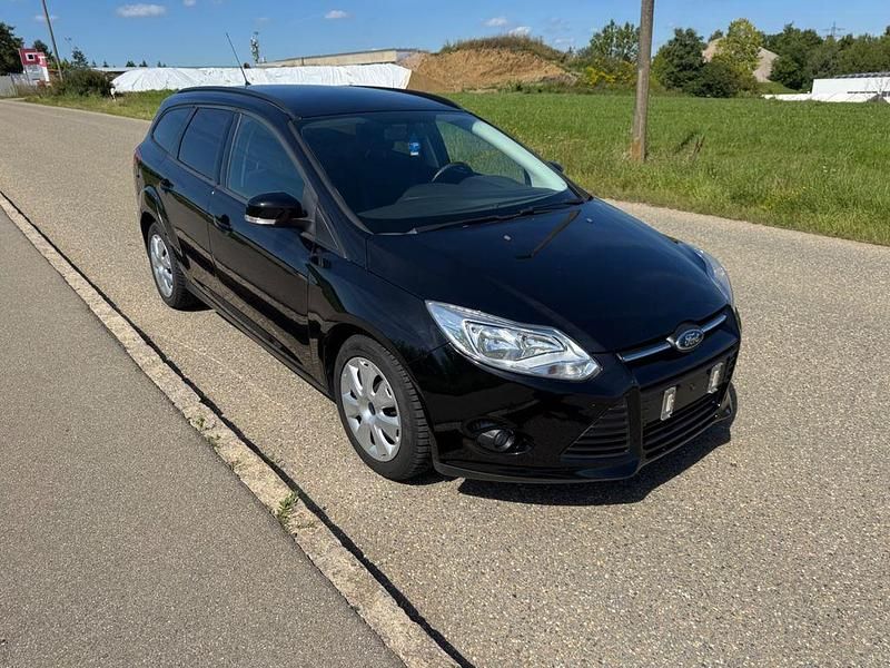 Schwarz Gebraucht 2014 Ford Focus Limousine | 5.700 € (Fairer Preis) - Bild 1/4