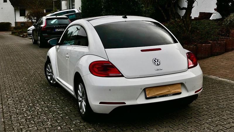 Gebraucht VW Beetle Design 105 PS (77 kW) 2013 Weiß Kleinwagen