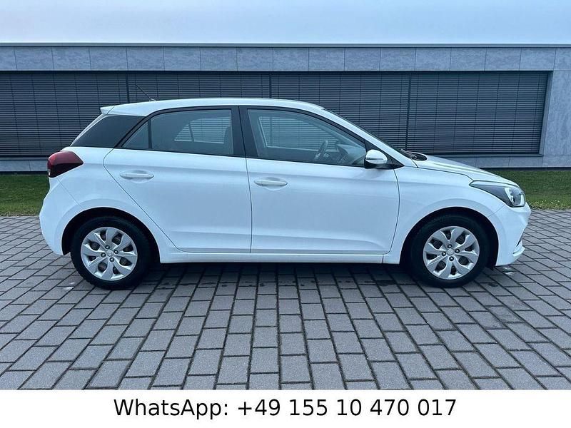 Gebraucht Hyundai i20 Select 75 PS (55 kW) 2019 Weiß Kleinwagen