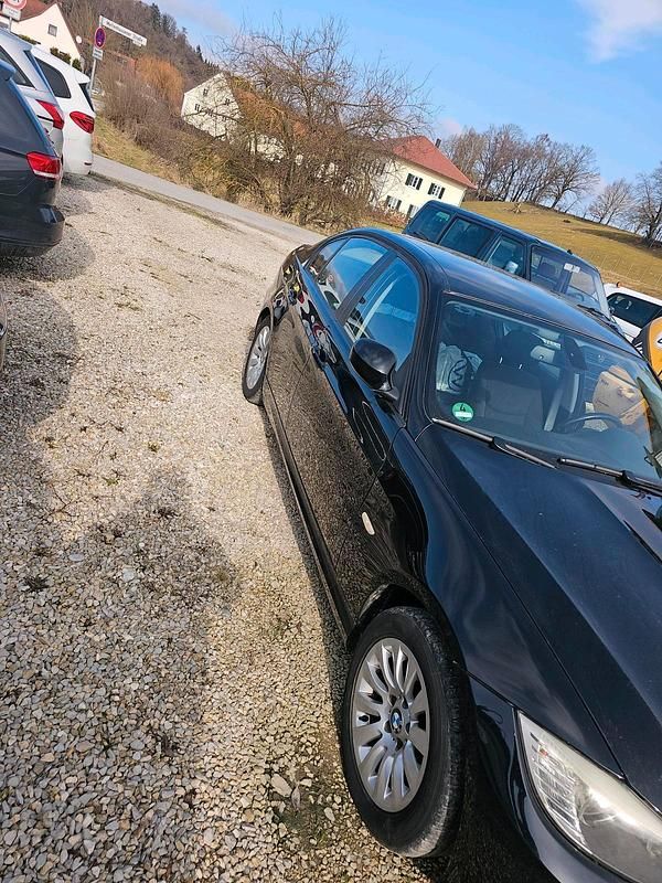 Gebraucht BMW 318 143 PS (105 kW) 2009 Schwarz Limousine