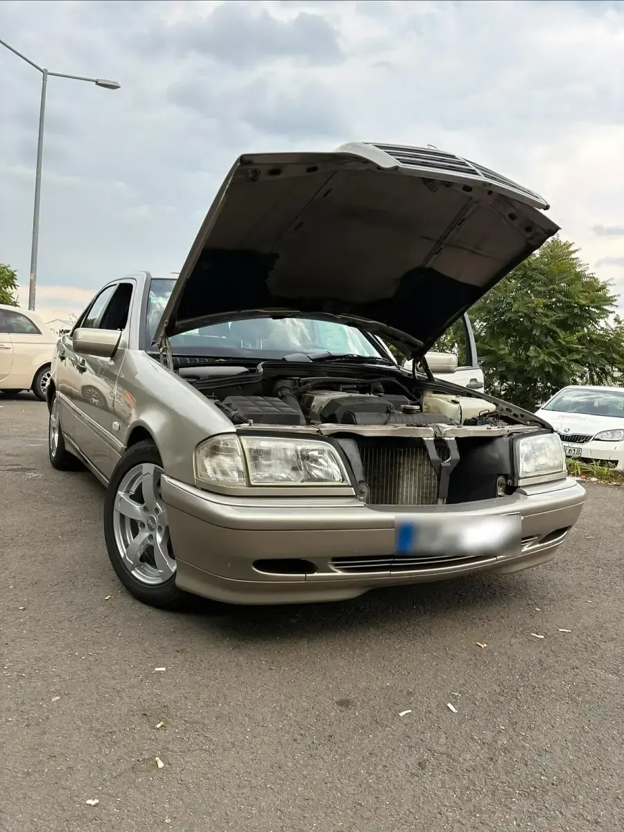 Gebraucht Mercedes C200 Classic 136 PS (100 kW) 1998 Gold Limousine