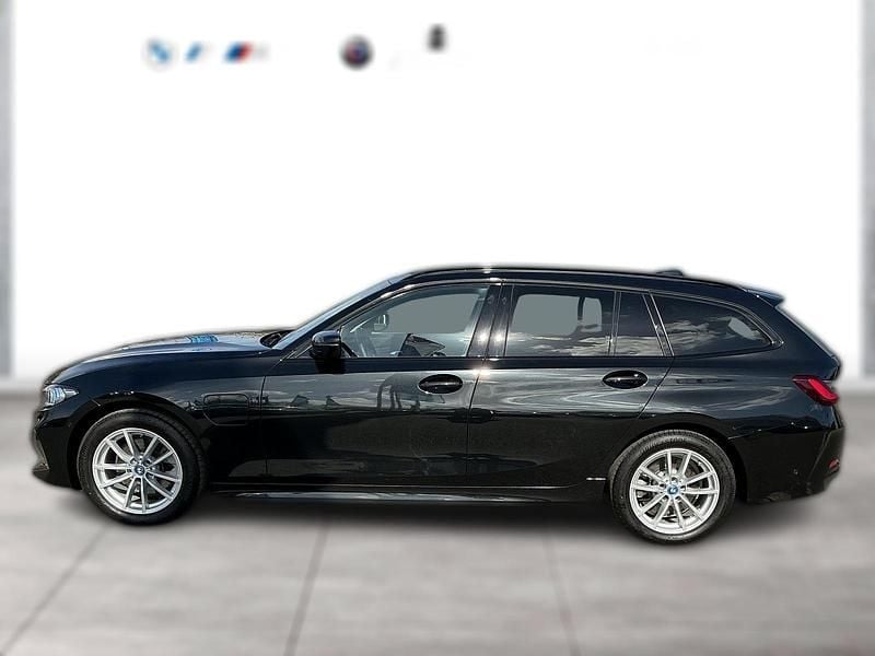 Gebraucht BMW 320e Efficient Dynamics 204 PS (150 kW) 2024 Schwarz metallic Kombi