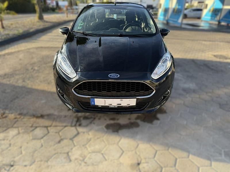 Gebraucht Ford Fiesta Celebration 80 PS (58 kW) 2016 Schwarz Kleinwagen