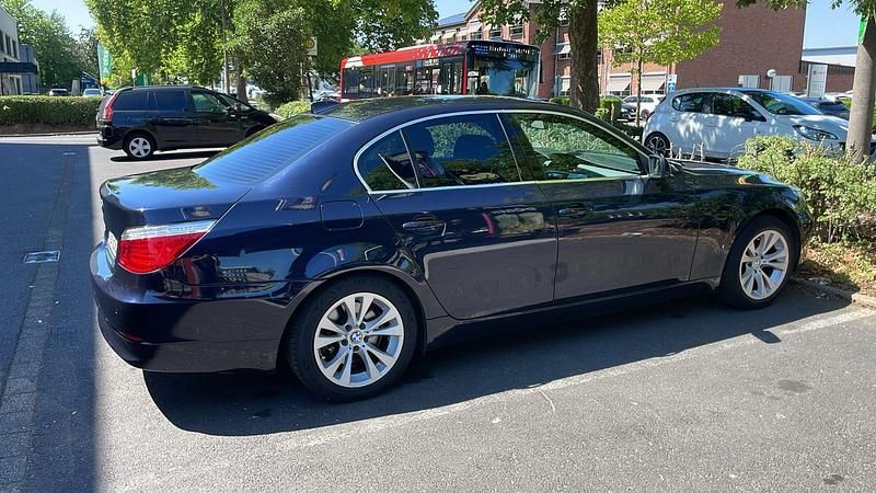 Blau Gebraucht 2008 BMW 525 Limousine | 6.690 € (Fairer Preis) - Bild 1/4