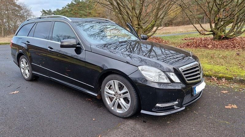 Schwarz Gebraucht 2013 Mercedes E350 Elegance Kombi | 9.600 € (Superpreis) - Bild 1/4