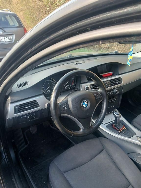 Gebraucht BMW 320 177 PS (130 kW) 2008 Schwarz Kombi