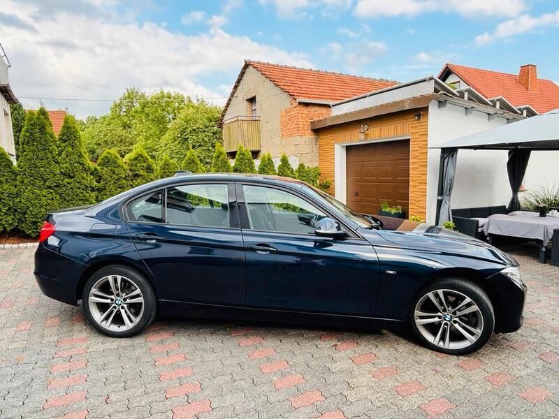 Blau Gebraucht 2012 BMW 318 Sport Line Limousine | 10.100 € (Fairer Preis) - Bild 1/4