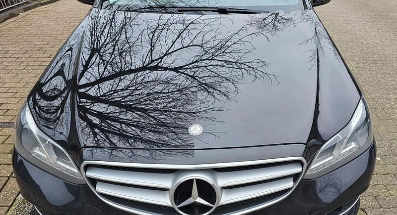 Gebraucht Mercedes E220 163 PS (119 kW) 2015 Schwarz Limousine