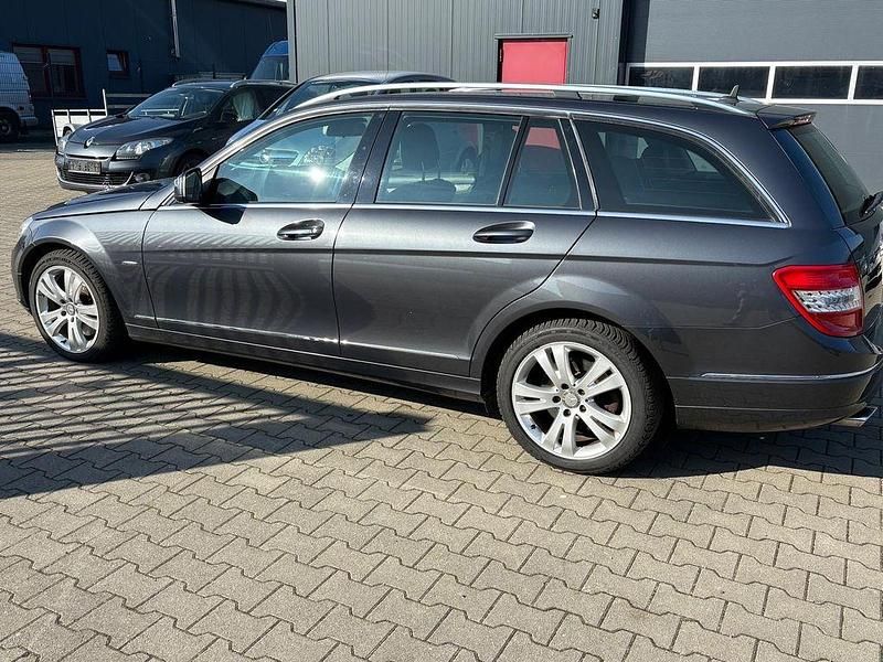 Gebraucht Mercedes C320 224 PS (164 kW) 2008 Grau Kombi