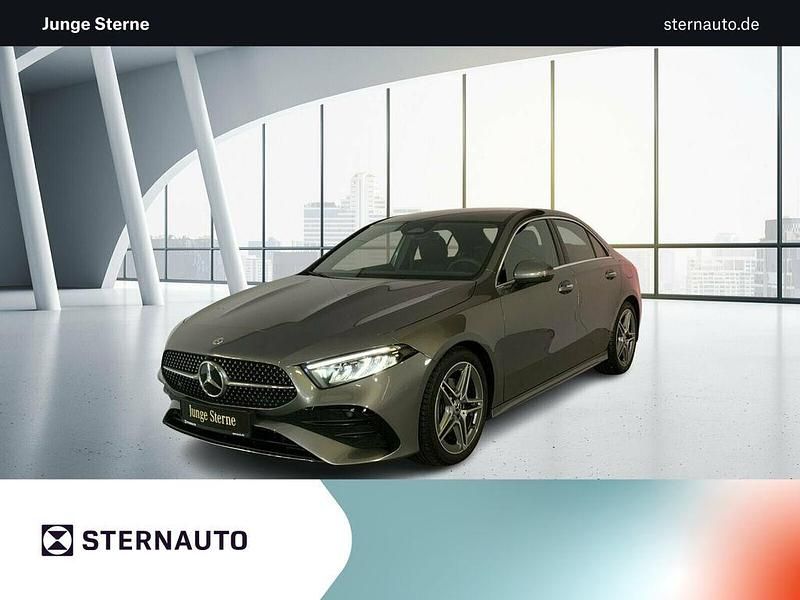 Metalliclack mountaingrau Gebraucht 2024 Mercedes A180 AMG line Limousine | 29.790 € (Fairer Preis) - Bild 1/4