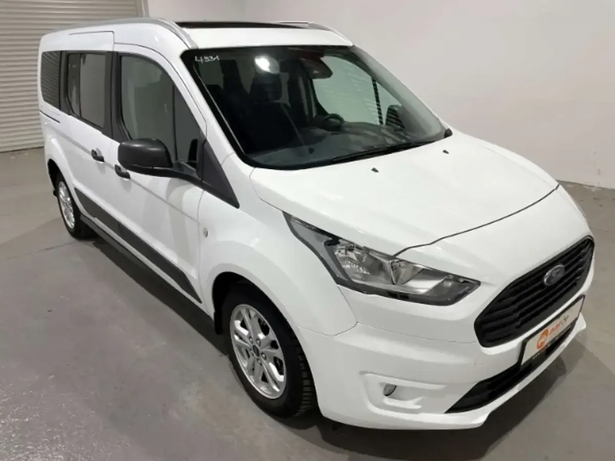 Gebraucht Ford Tourneo Trend 120 PS (88 kW) 2021 Frostweiß Van / Kleinbus