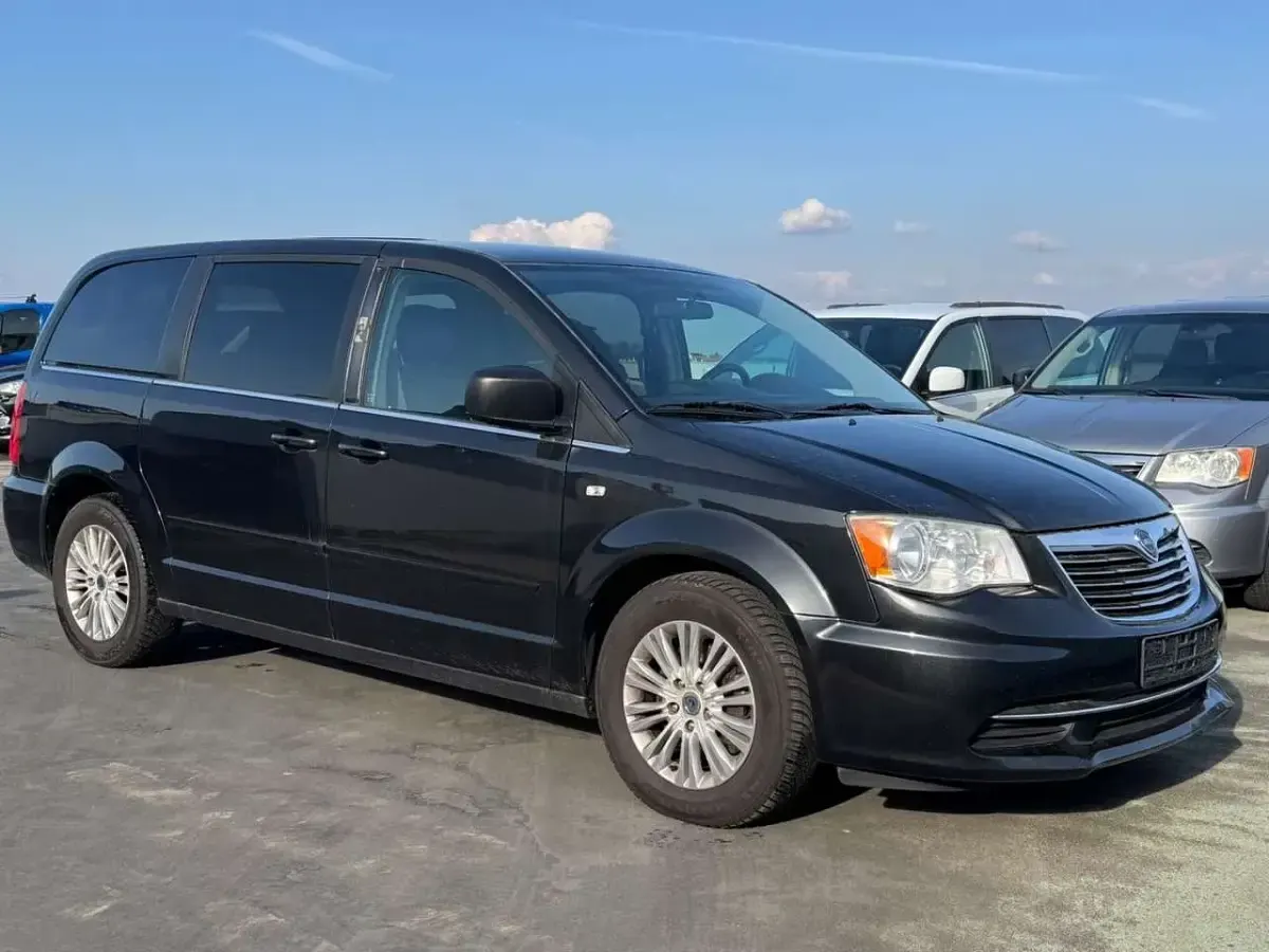 Gebraucht Lancia Voyager S 177 PS (130 kW) 2014 Schwarz Van / Kleinbus