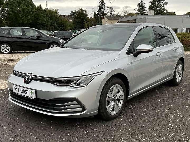 Reflexsilber metallic Gebraucht 2021 VW Golf VIII Life Kleinwagen | 16.980 € (Guter Preis) - Bild 1/4