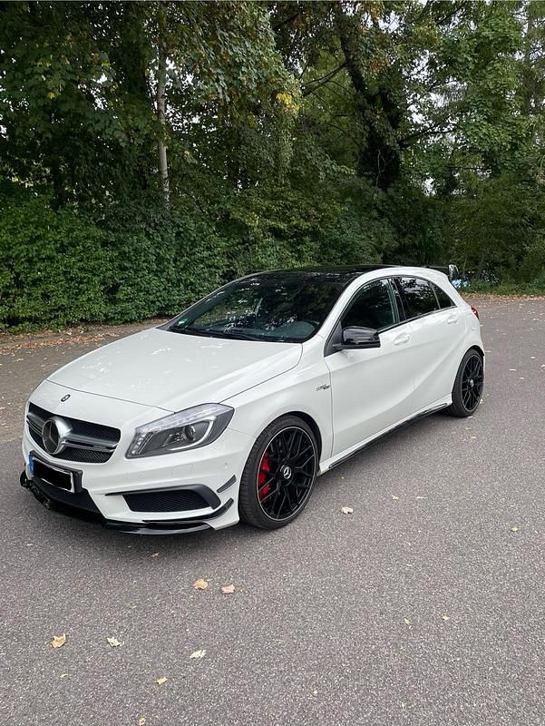 Weiß Gebraucht 2015 Mercedes A45 AMG AMG Limousine | 25.300 € (Fairer Preis) - Bild 1/4