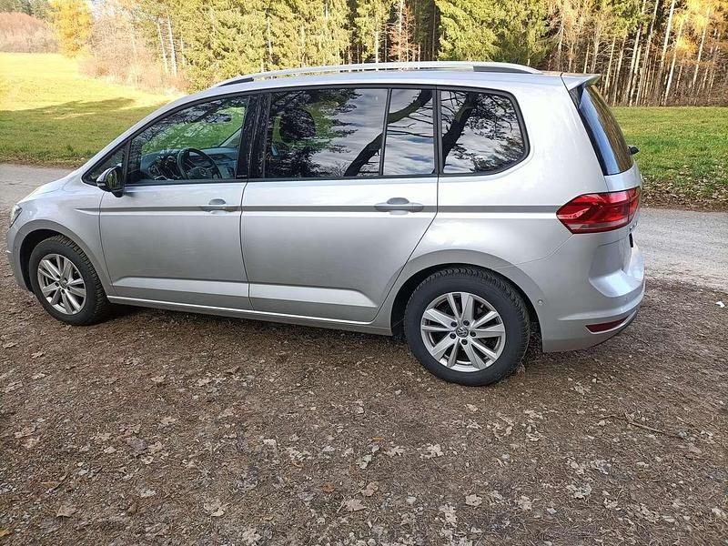 Gebraucht VW Touran 150 PS (110 kW) 2019 Silber Van / Kleinbus