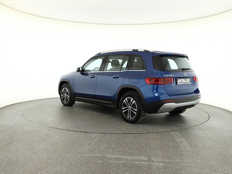 Gebraucht Mercedes GLB200 Advanced 150 PS (110 kW) 2024 Metalliclack spektralblau SUV