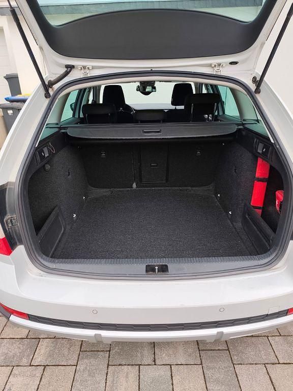 Gebraucht Skoda Octavia 150 PS (110 kW) 2016 Weiß Kleinwagen