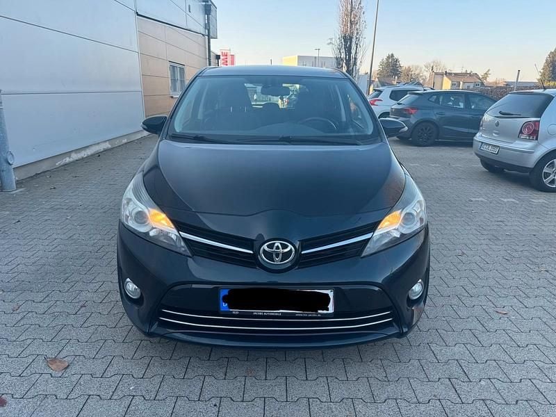 Gebraucht Toyota Verso 112 PS (82 kW) 2016 Schwarz Van / Kleinbus