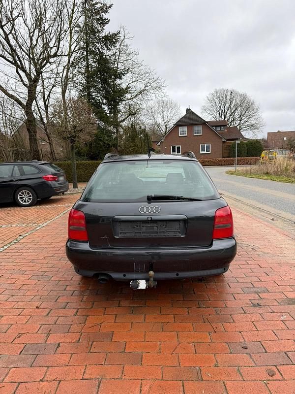 Gebraucht Audi A4 101 PS (74 kW) 2000 Schwarz Kombi