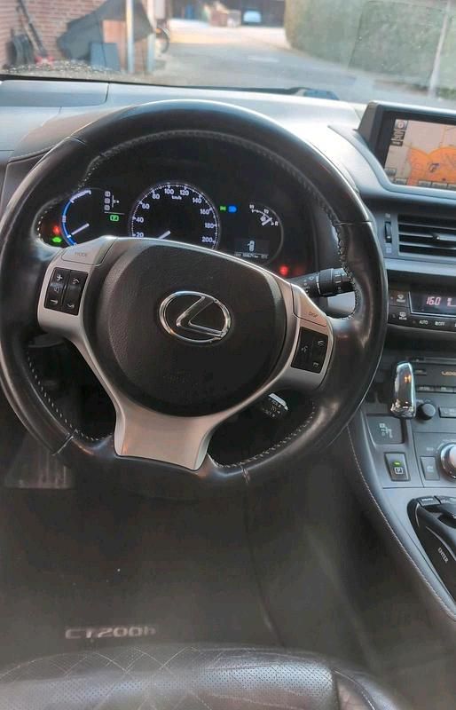 Gebraucht Lexus CT200h 136 PS (100 kW) 2011 Silber Limousine