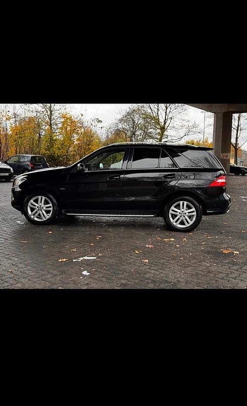 Gebraucht Mercedes ML250 204 PS (150 kW) 2011 Schwarz SUV