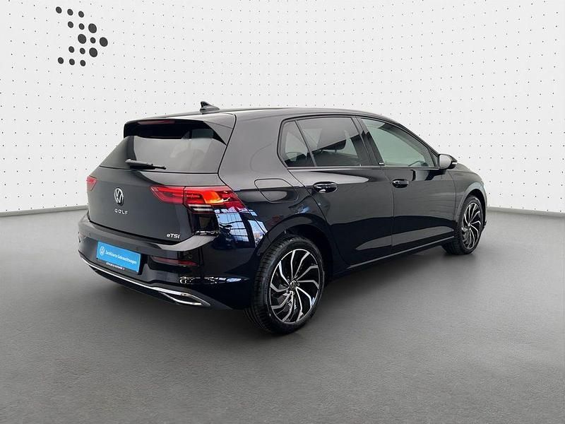 Gebraucht VW Golf VIII Move 131 PS (96 kW) 2023 Deep black perleffekt Limousine
